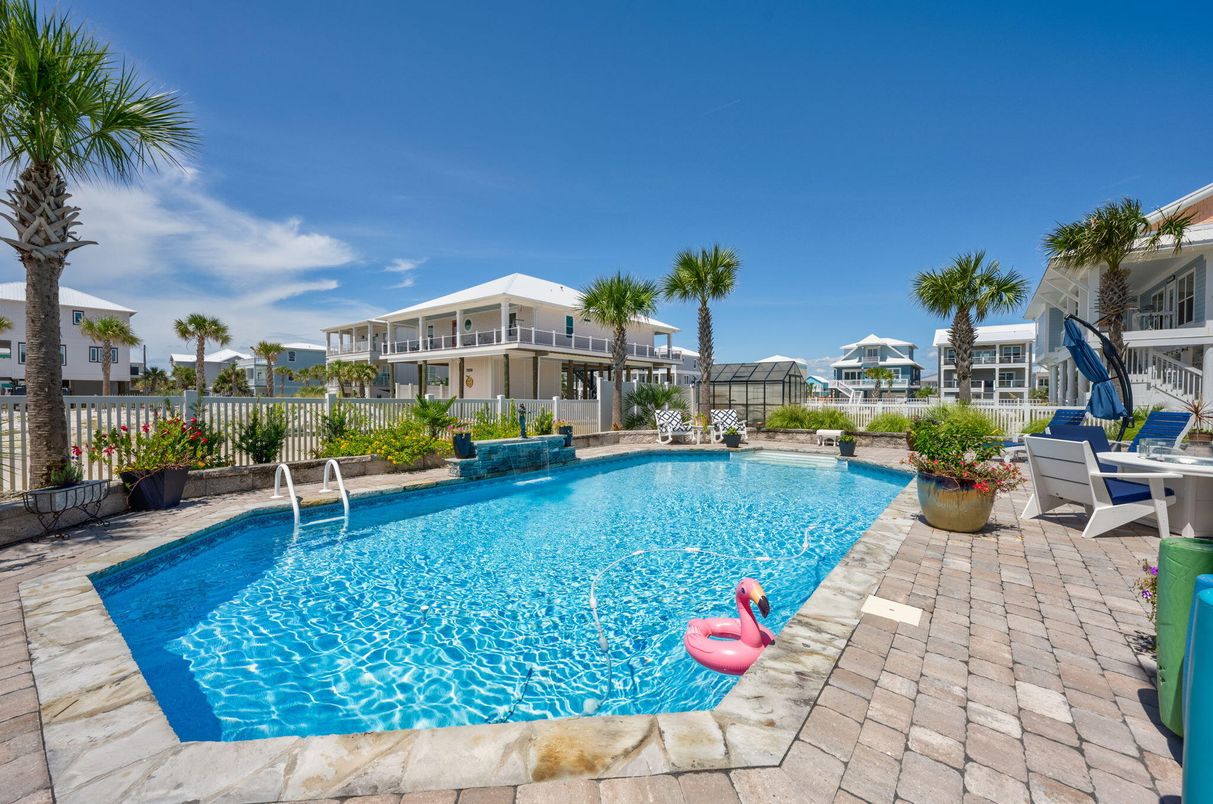 Exterior, Pool