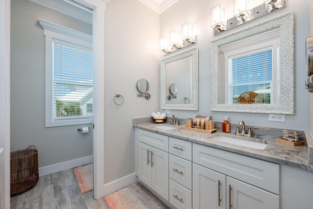 Bathroom, Dual Sink Vanities, Interior