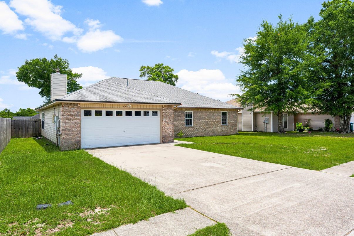 Attached, Backyard, Exterior, Facade, Brick Facade, Ranch