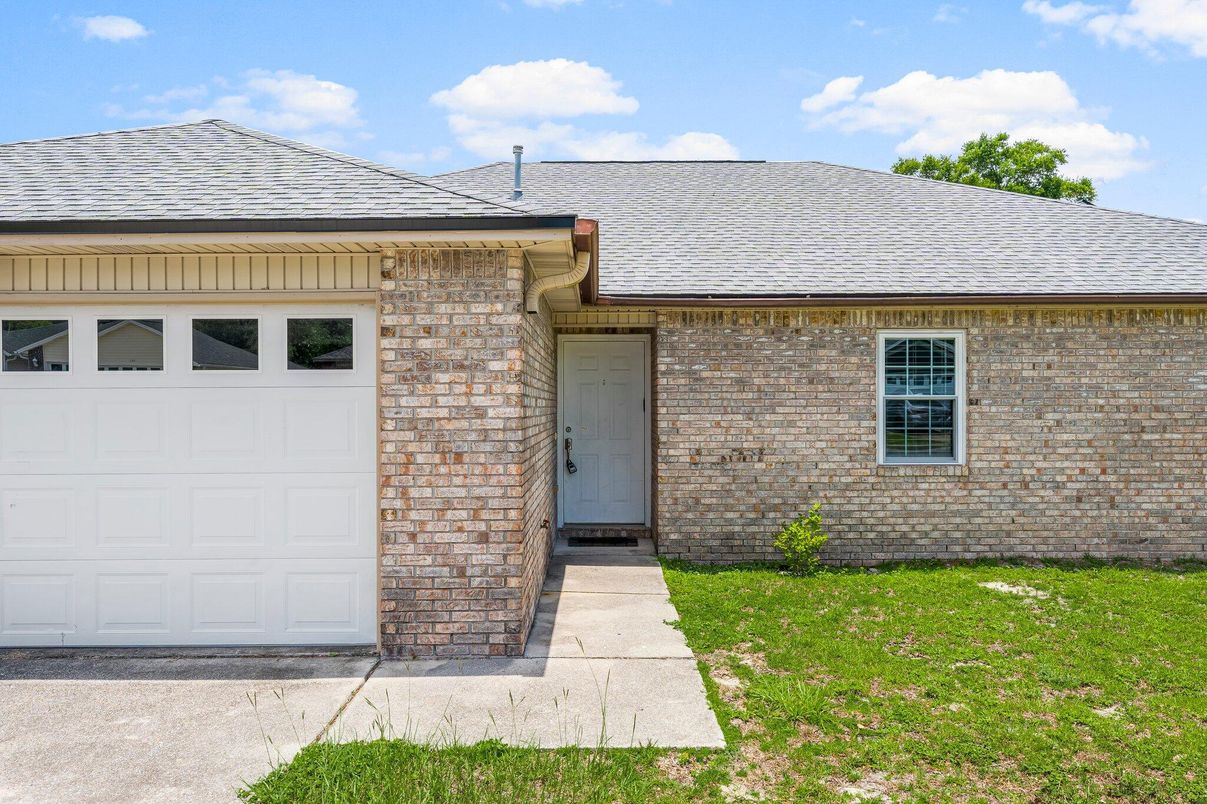 Detached Garage, Exterior