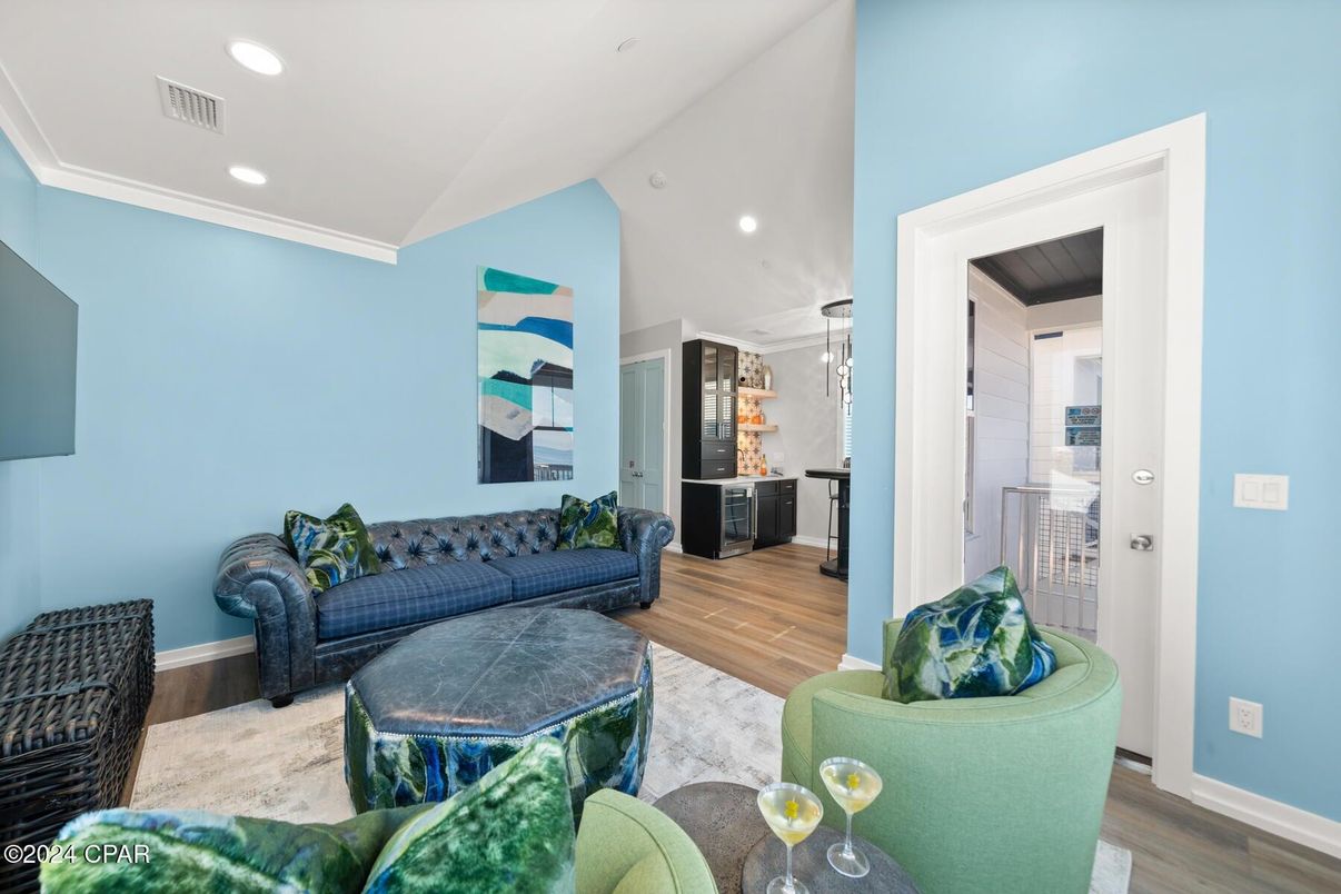 Interior, Living room, Pendant Lights, Recessed Lighting, Wood Texture Flooring