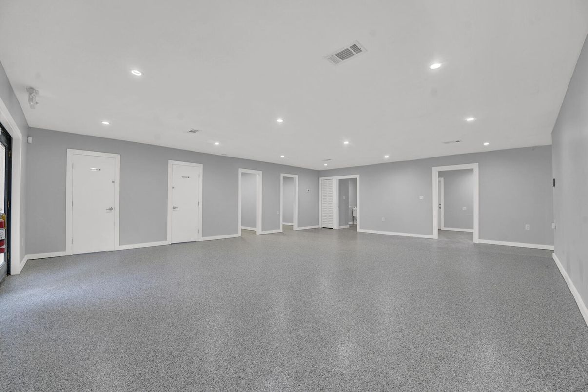 Empty room, Interior, Recessed Lighting
