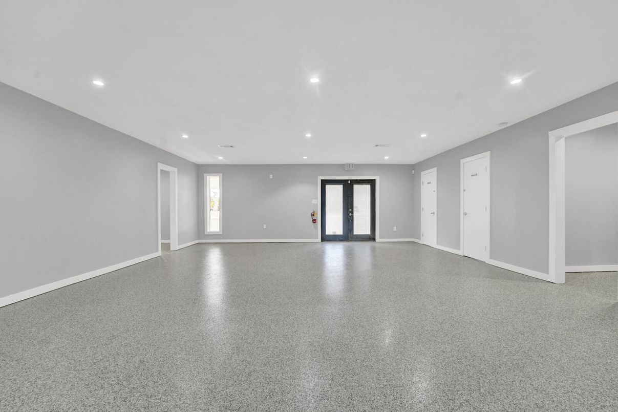 Empty room, Interior, Recessed Lighting