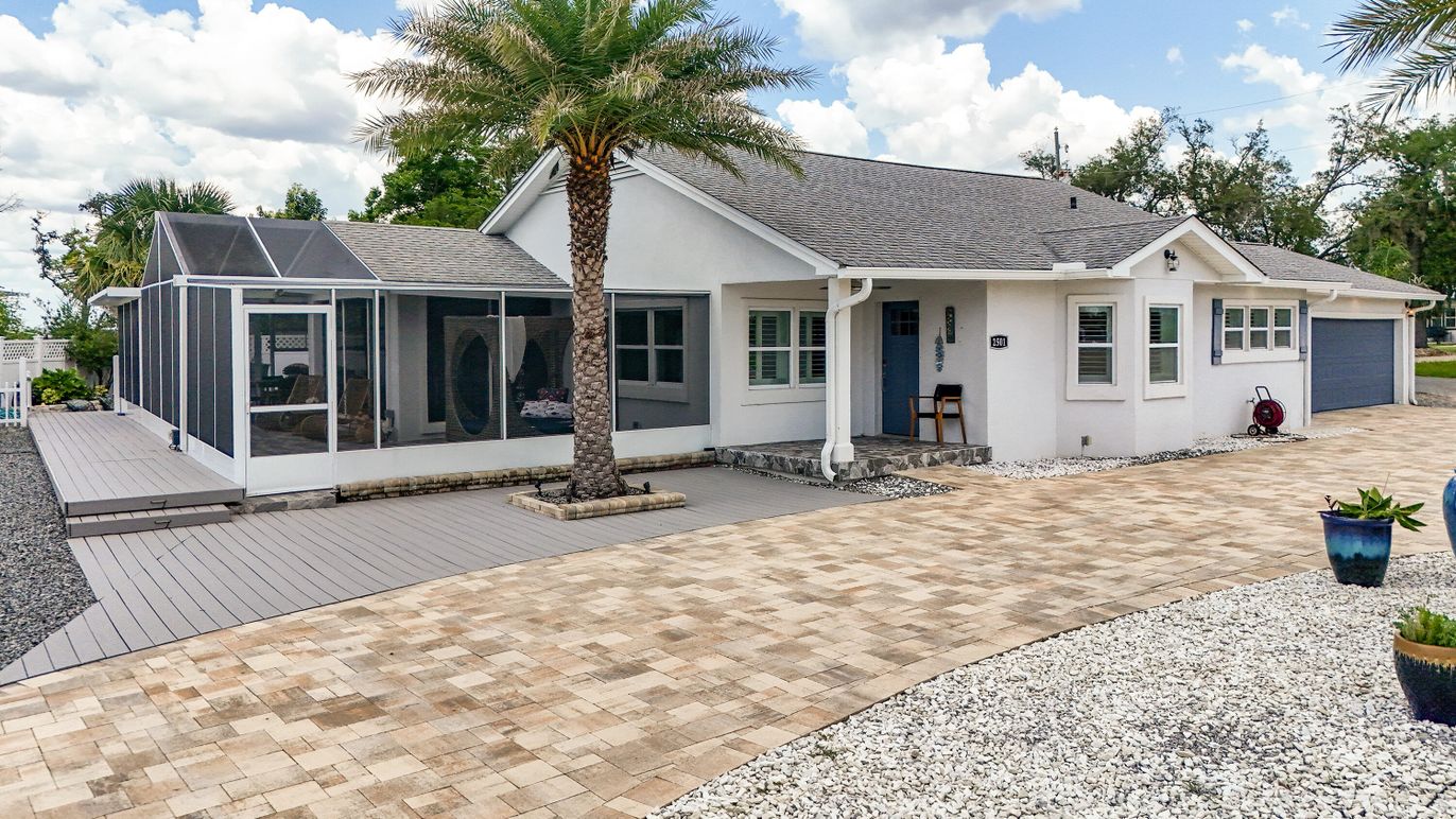 Attached, Exterior, Facade, Ranch