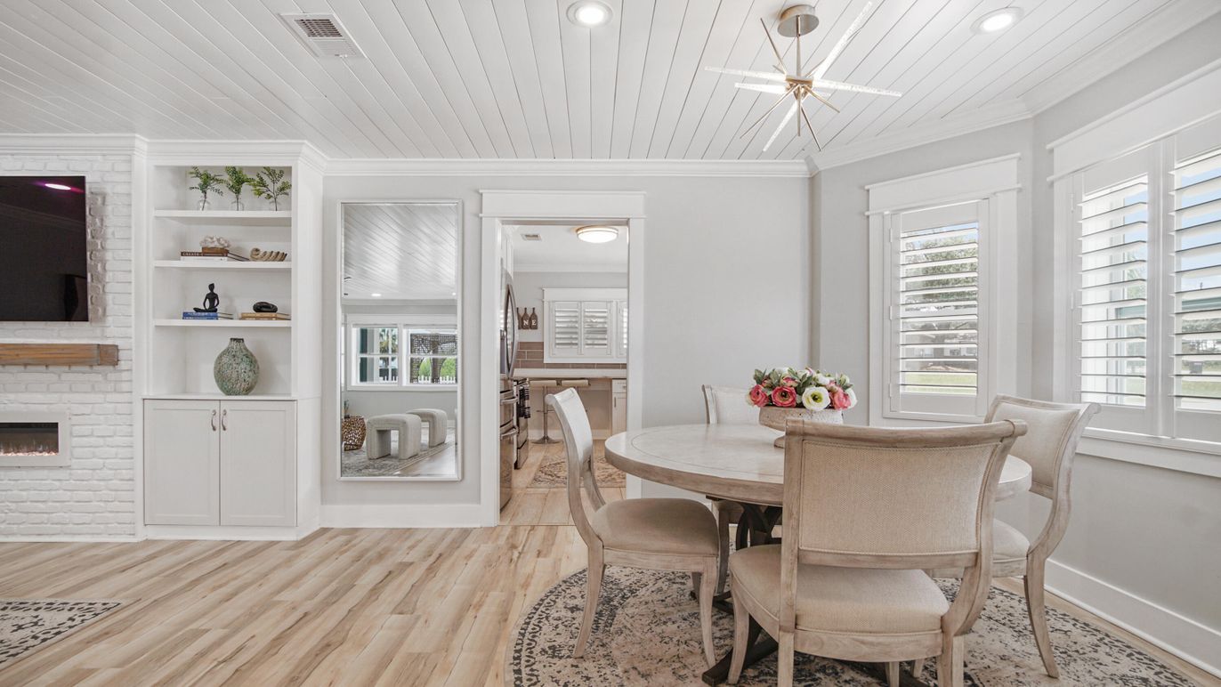 Dining room, Fireplace, Interior, Pendant Lights, Recessed Lighting, Wood Texture Flooring