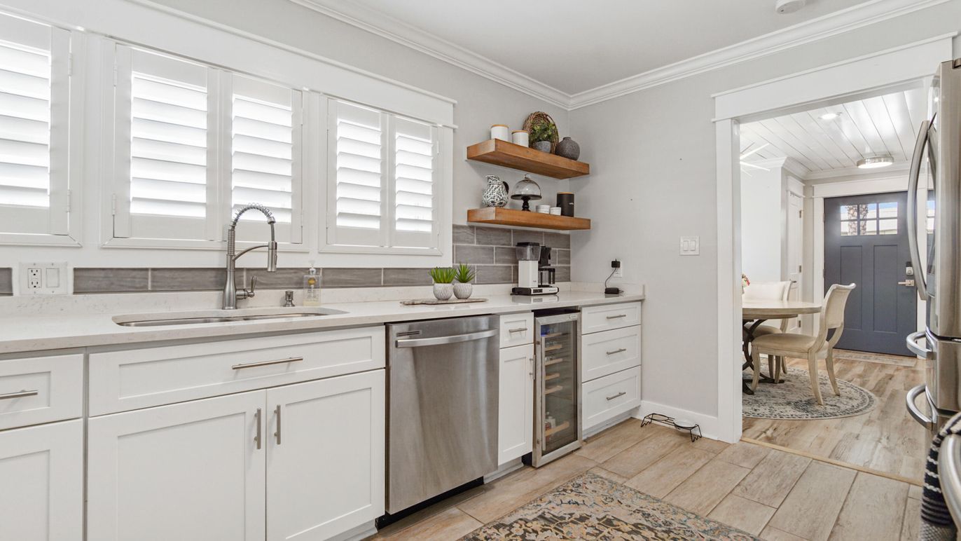 Dining room, Interior, Kitchen, Stainless Steel Appliances, Wood Texture Flooring