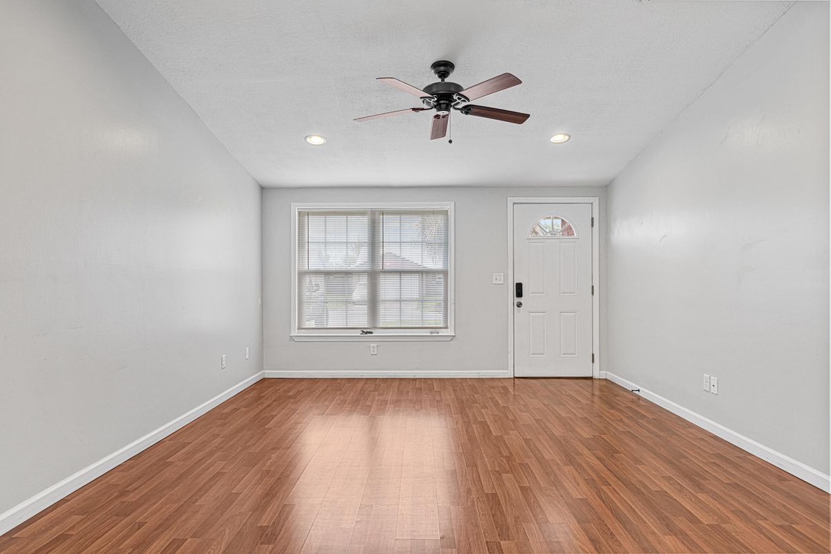 Empty room, Interior, Recessed Lighting, Wood Texture Flooring