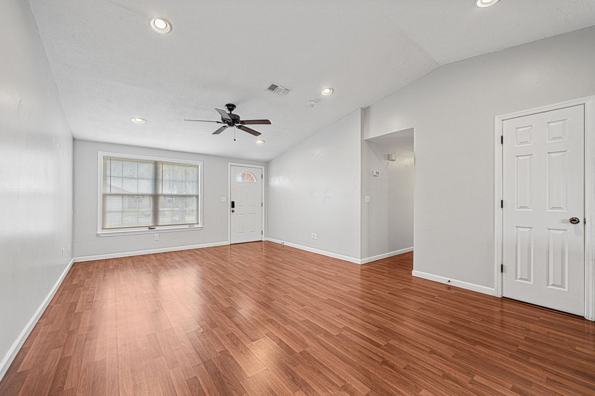 Empty room, Interior, Recessed Lighting, Wood Texture Flooring