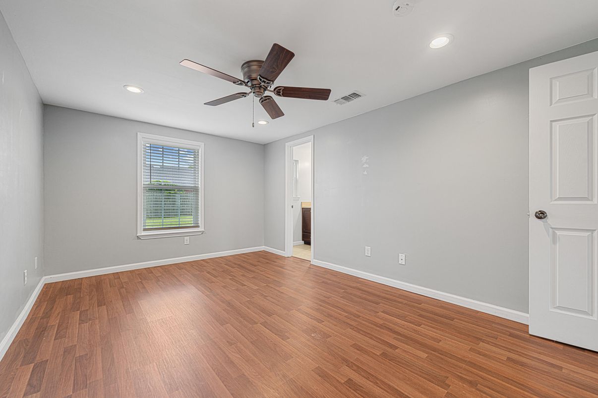 Empty room, Interior, Recessed Lighting, Wood Texture Flooring