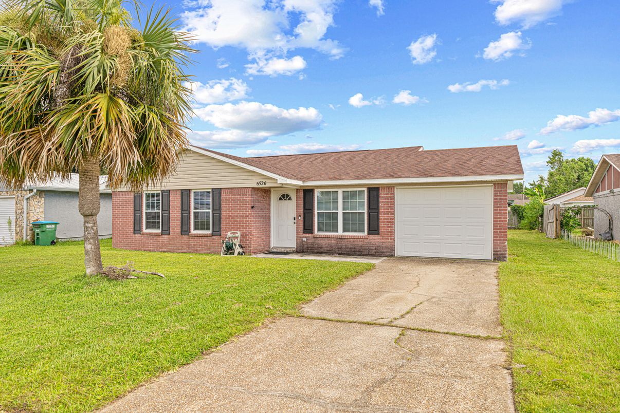 Attached, Exterior, Facade, Brick Facade, Ranch