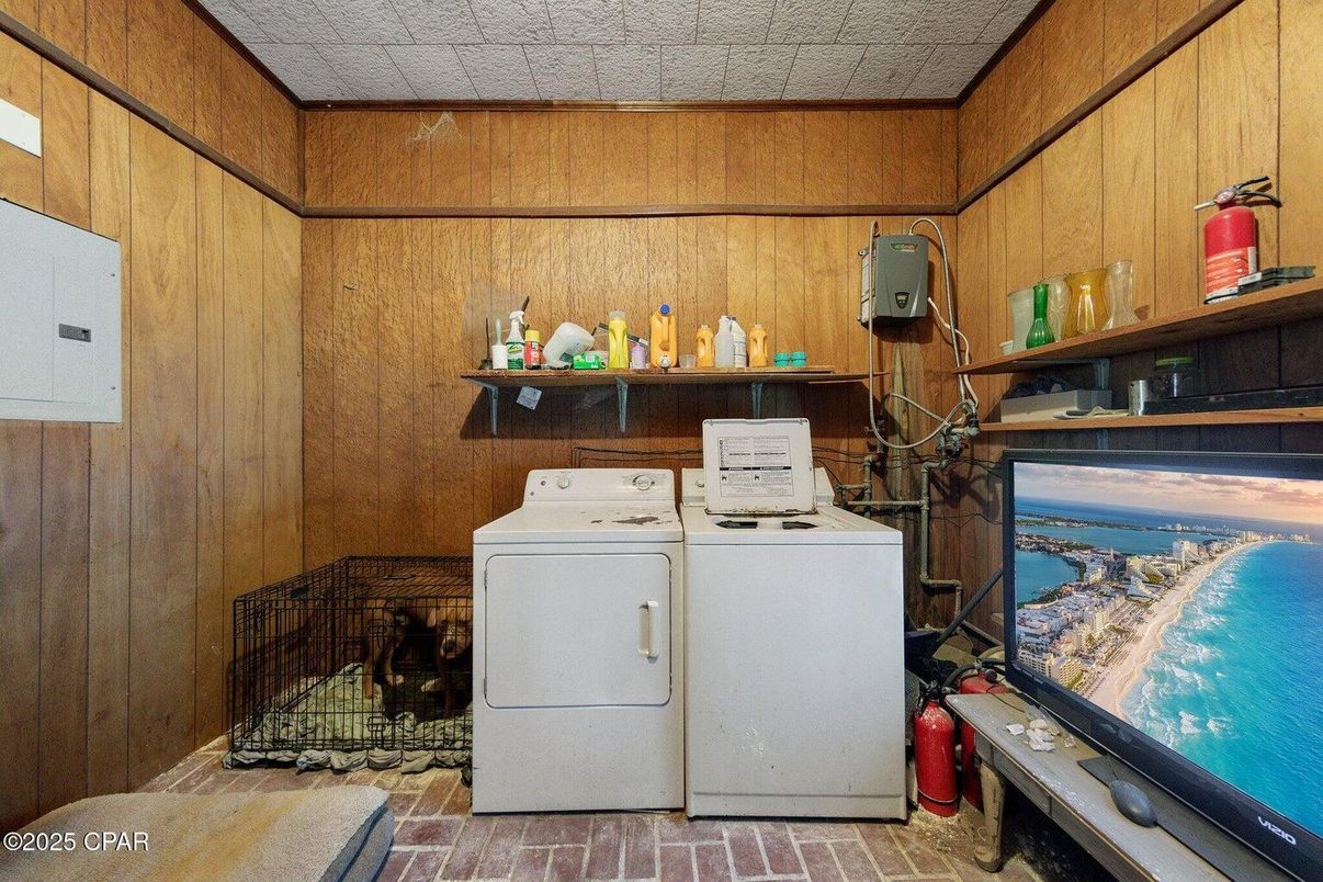 Interior, Washer, Wooden Walls