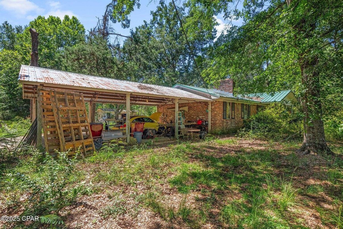 Backyard, Exterior