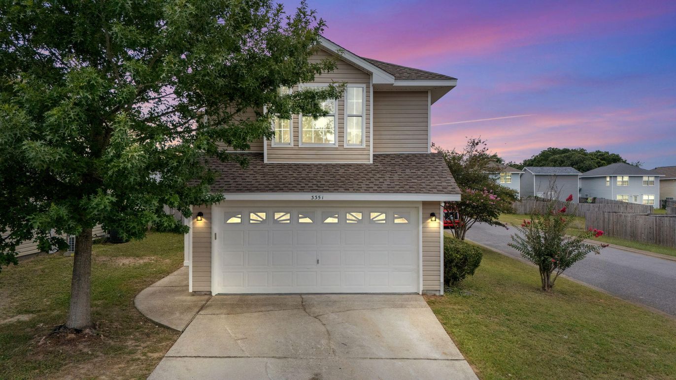 Attached, Exterior, Facade, American Craftsman