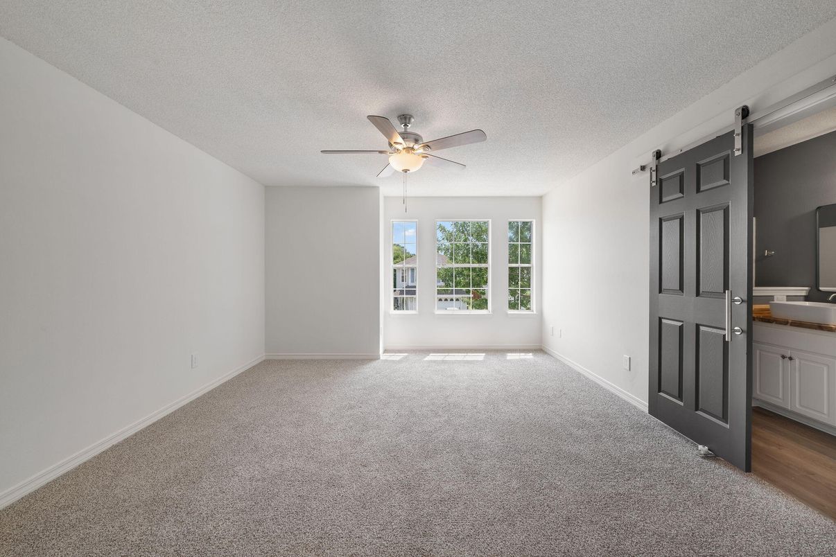 Empty room, Interior