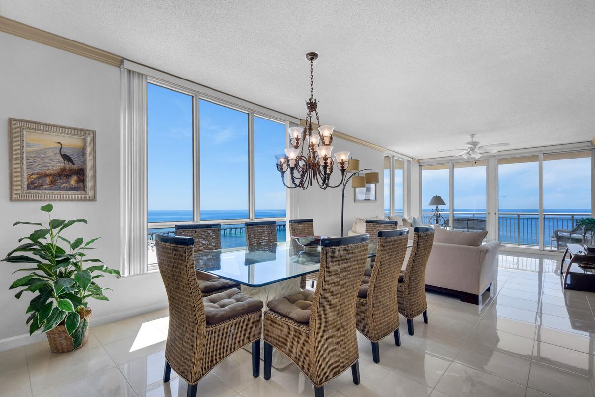 Chandelier, Dining room, Interior, Living room, Water