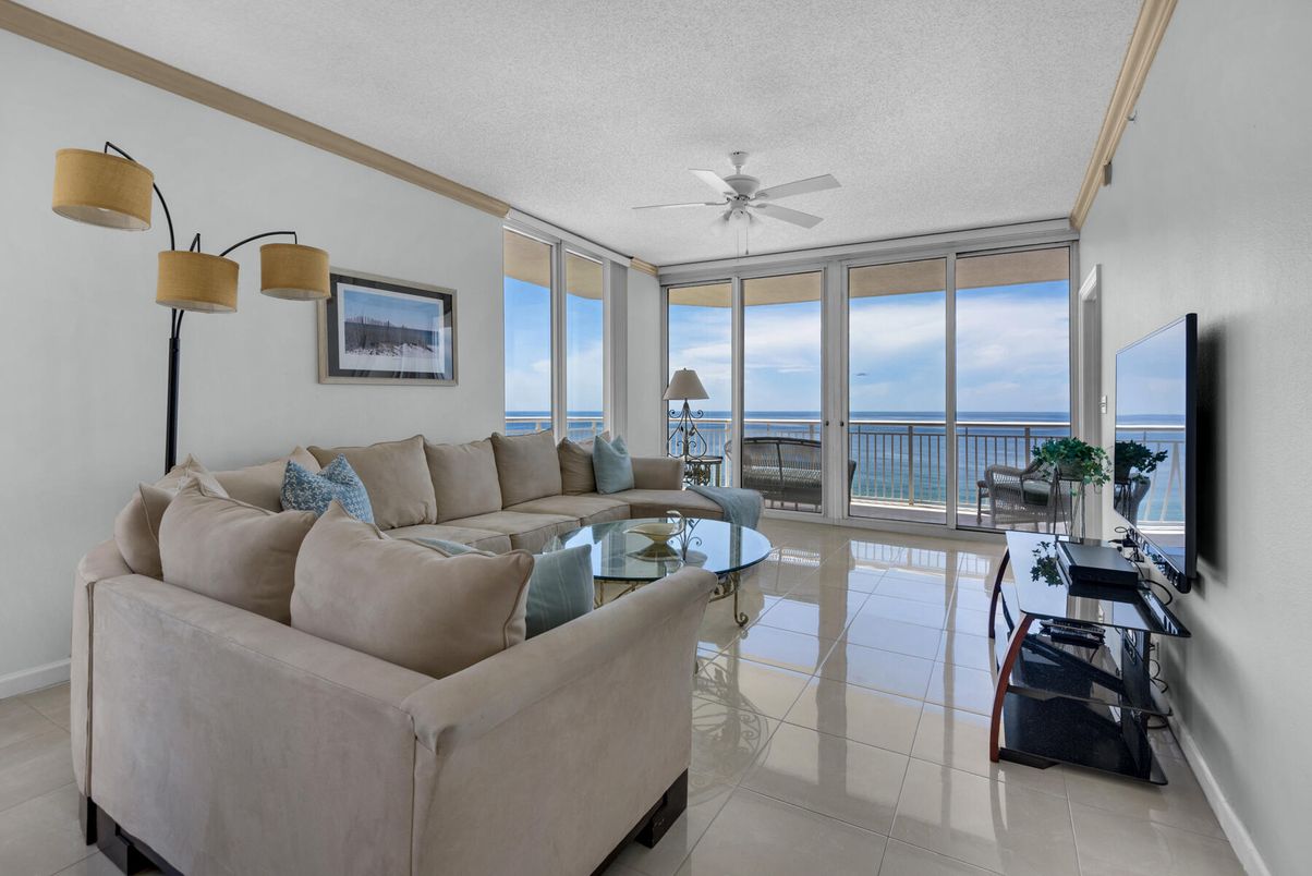 Interior, Living room, Water