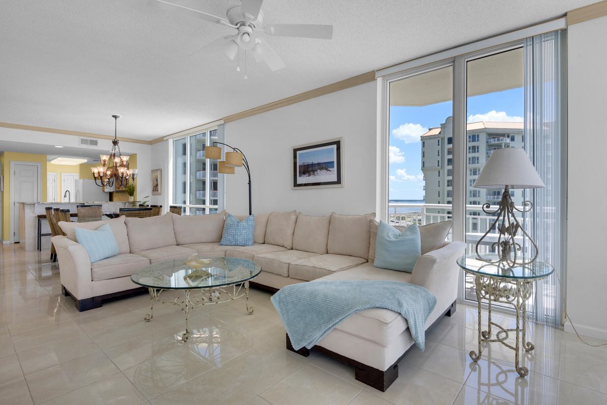 Chandelier, Dining room, Interior, Living room, Water