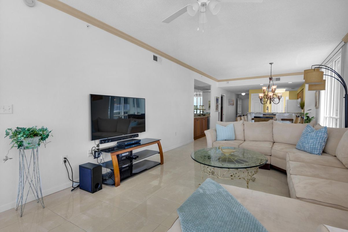 Chandelier, Dining room, Interior, Living room, Recessed Lighting
