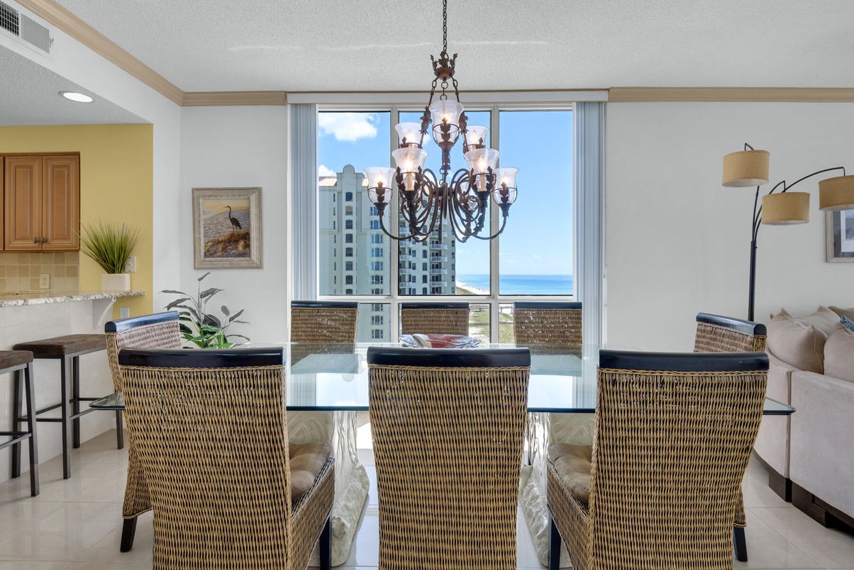 Chandelier, Dining room, Interior, Recessed Lighting, Water