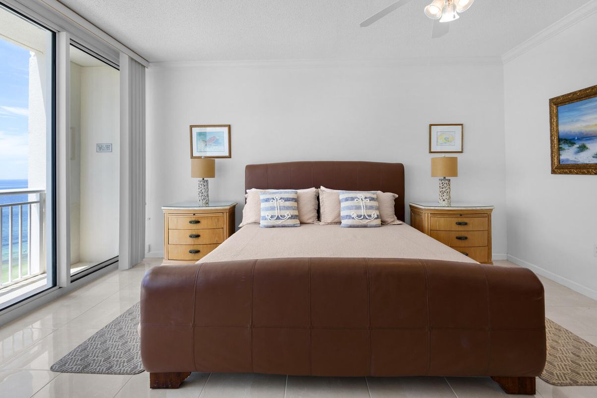 Bedroom, Interior, Water
