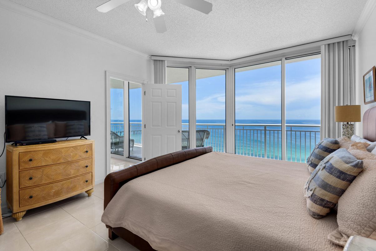 Bedroom, Interior, Water