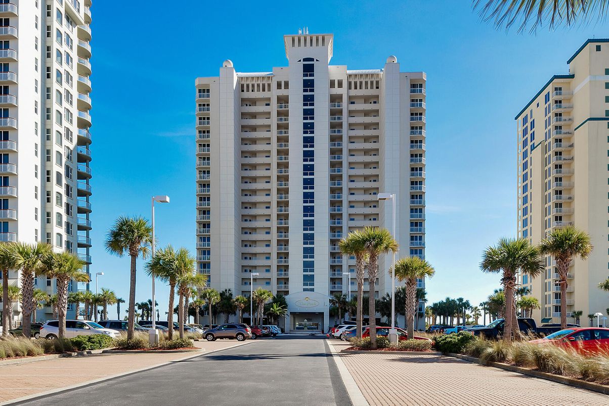 Exterior, Facade, Condo Building