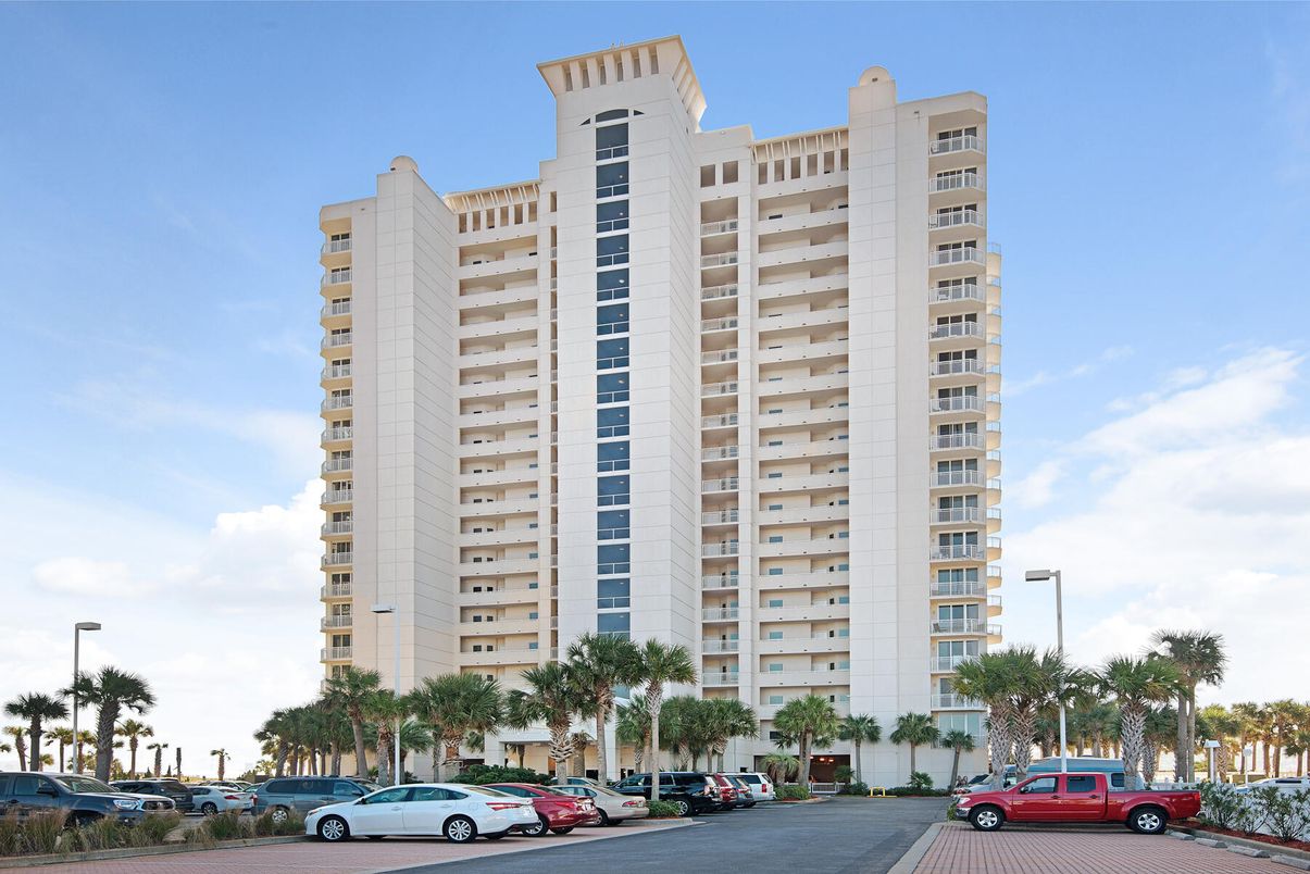 Exterior, Facade, Condo Building