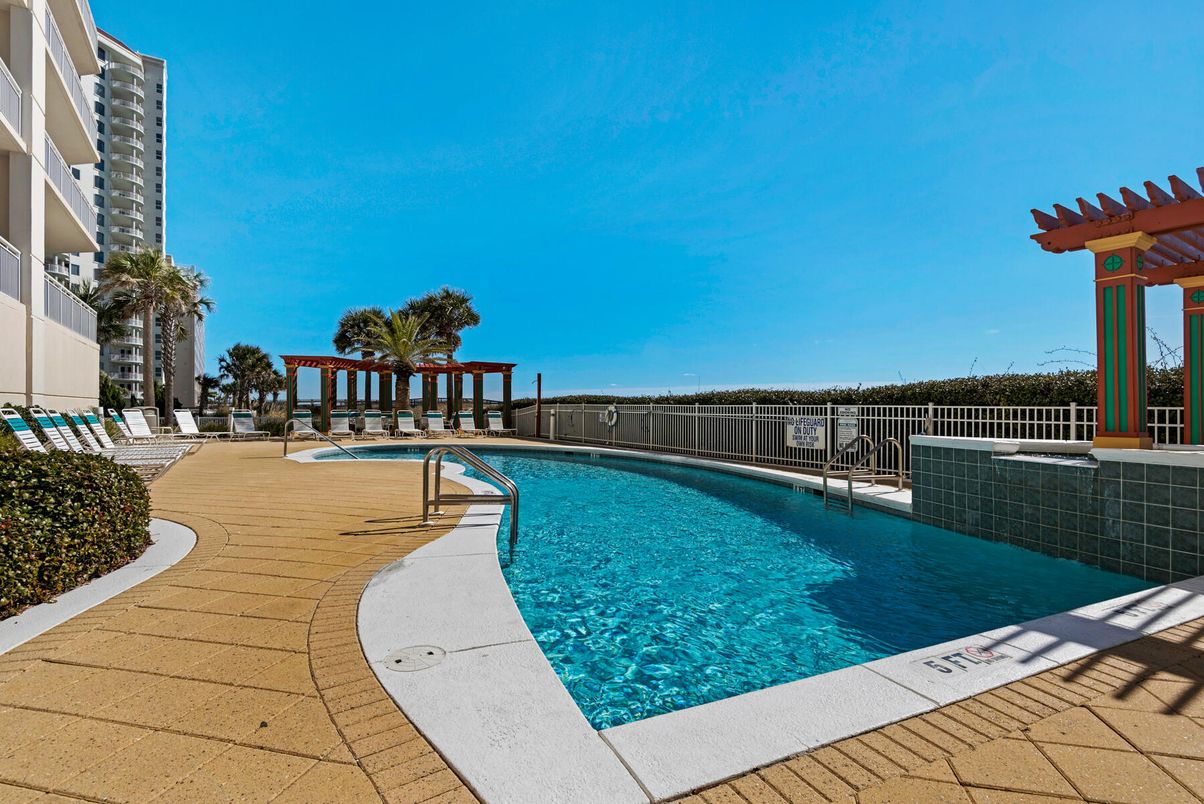 Exterior, Pool