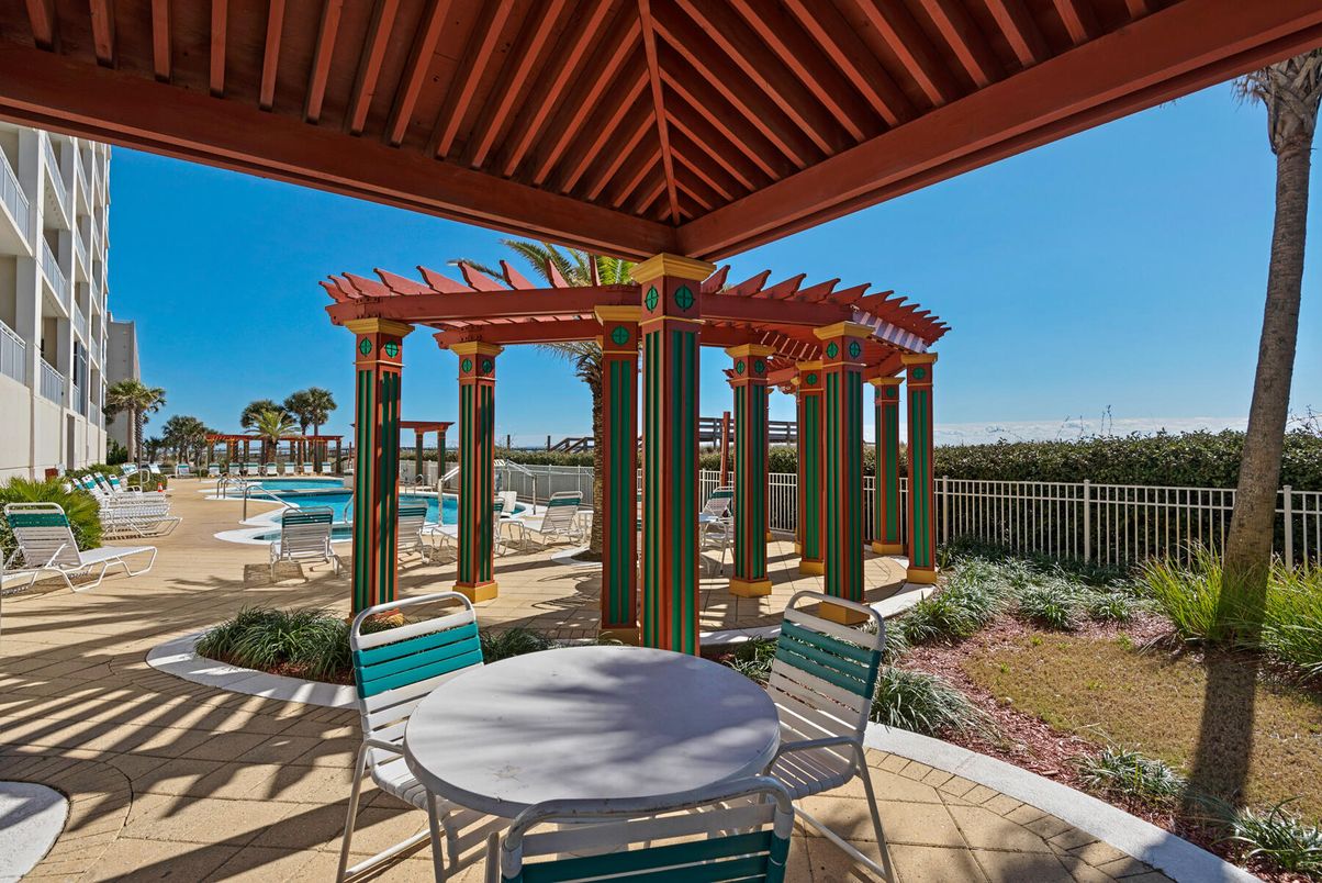 Exterior, Playground, Pool