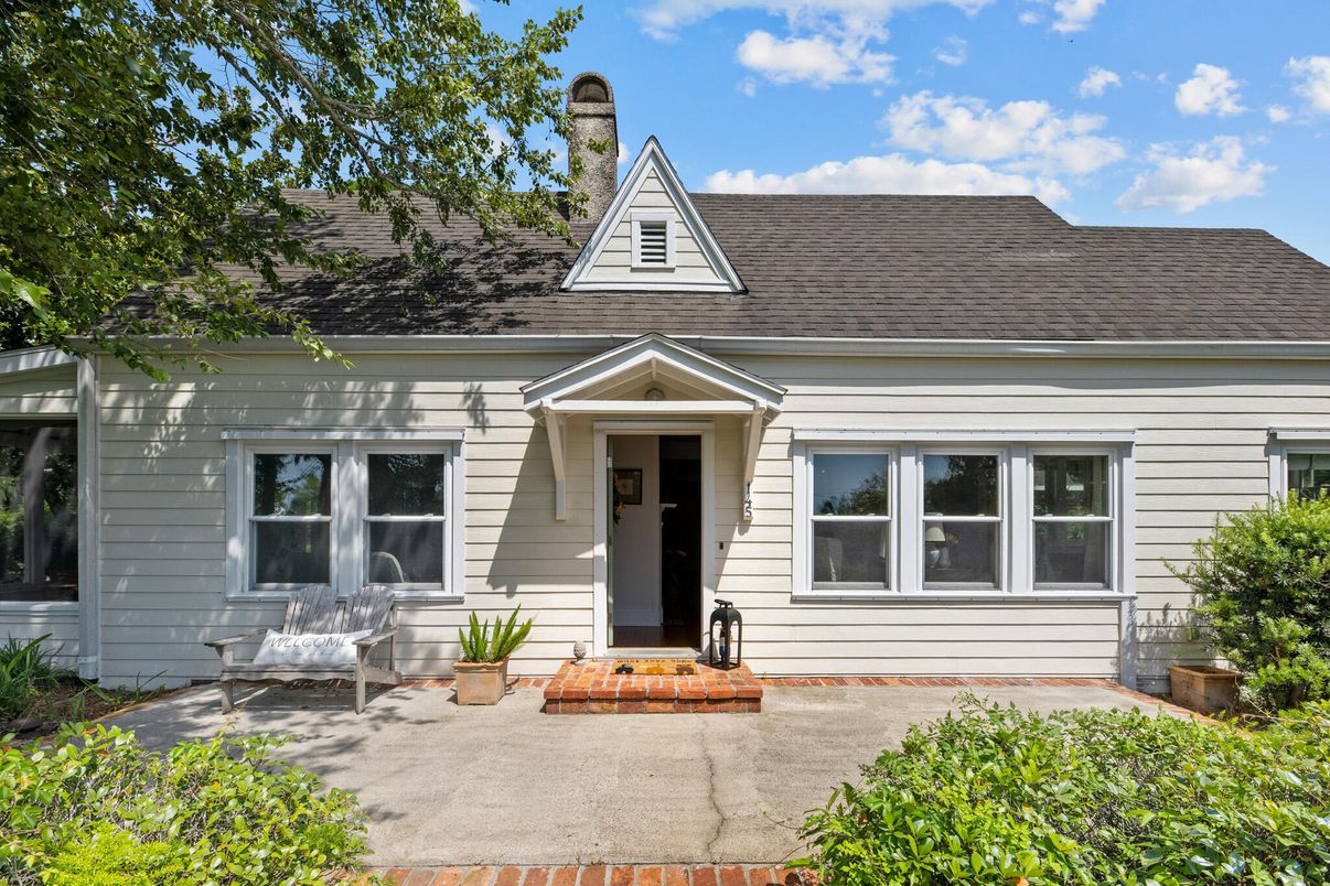 Exterior, Facade, Cape Cod