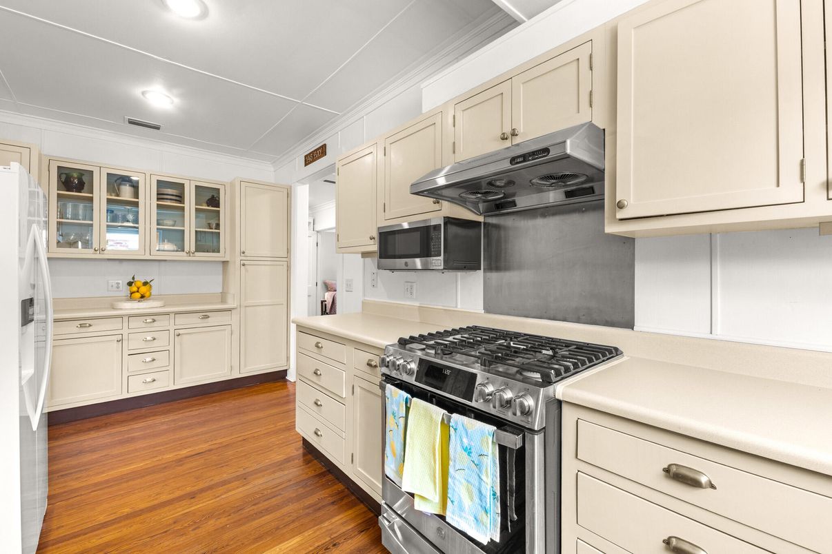 Interior, Kitchen, Recessed Lighting, Wood Texture Flooring