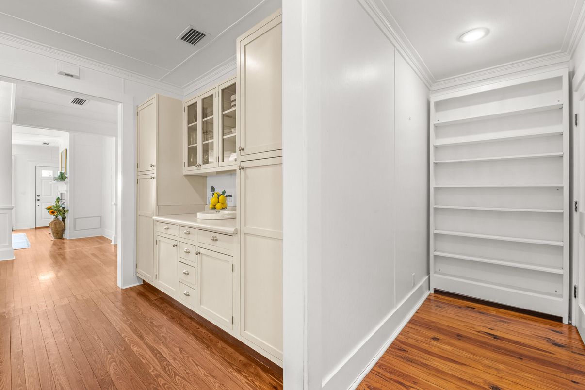 Interior, Recessed Lighting, Wood Texture Flooring