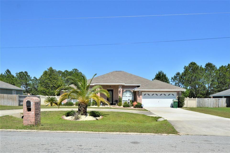 Attached, Backyard, Exterior, Facade, Brick Facade, Ranch