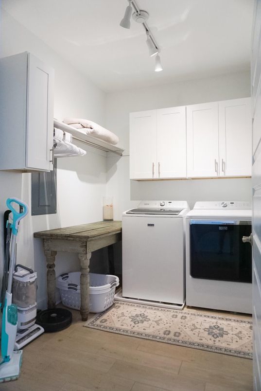 Interior, Washer, Wood Texture Flooring
