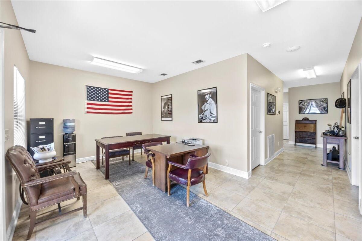 Home Office, Interior
