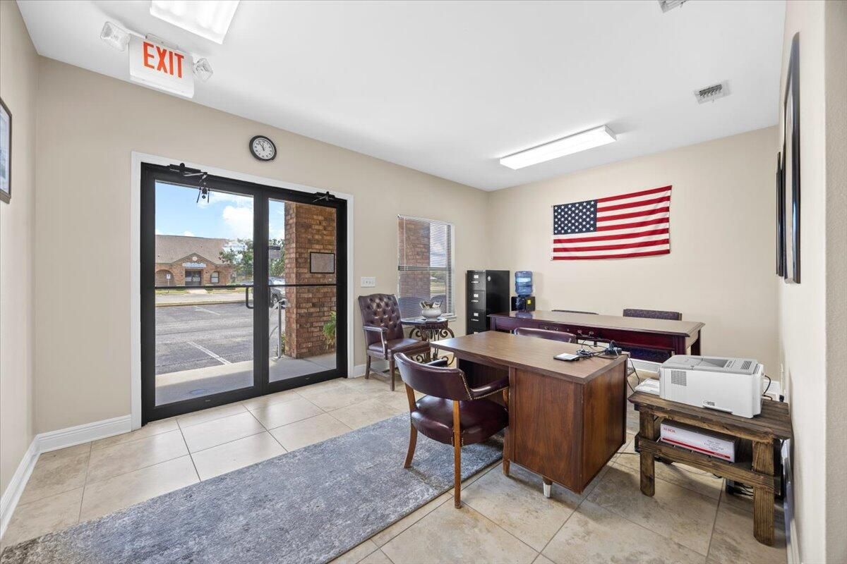 Home Office, Interior
