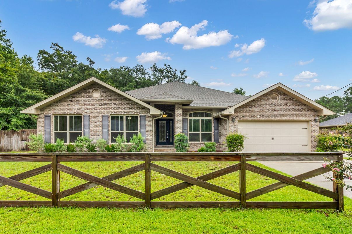 Attached, Exterior, Facade, Brick Facade, Ranch