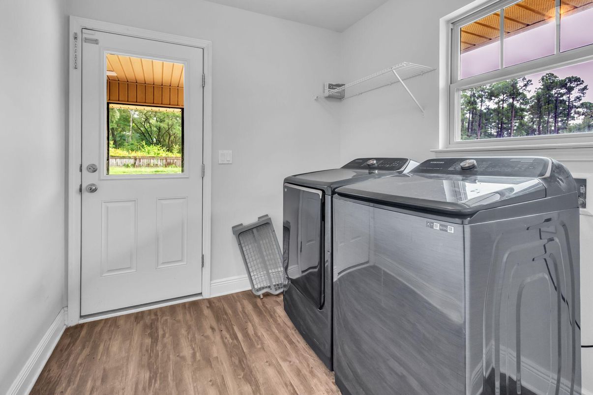 Interior, Washer, Wood Texture Flooring
