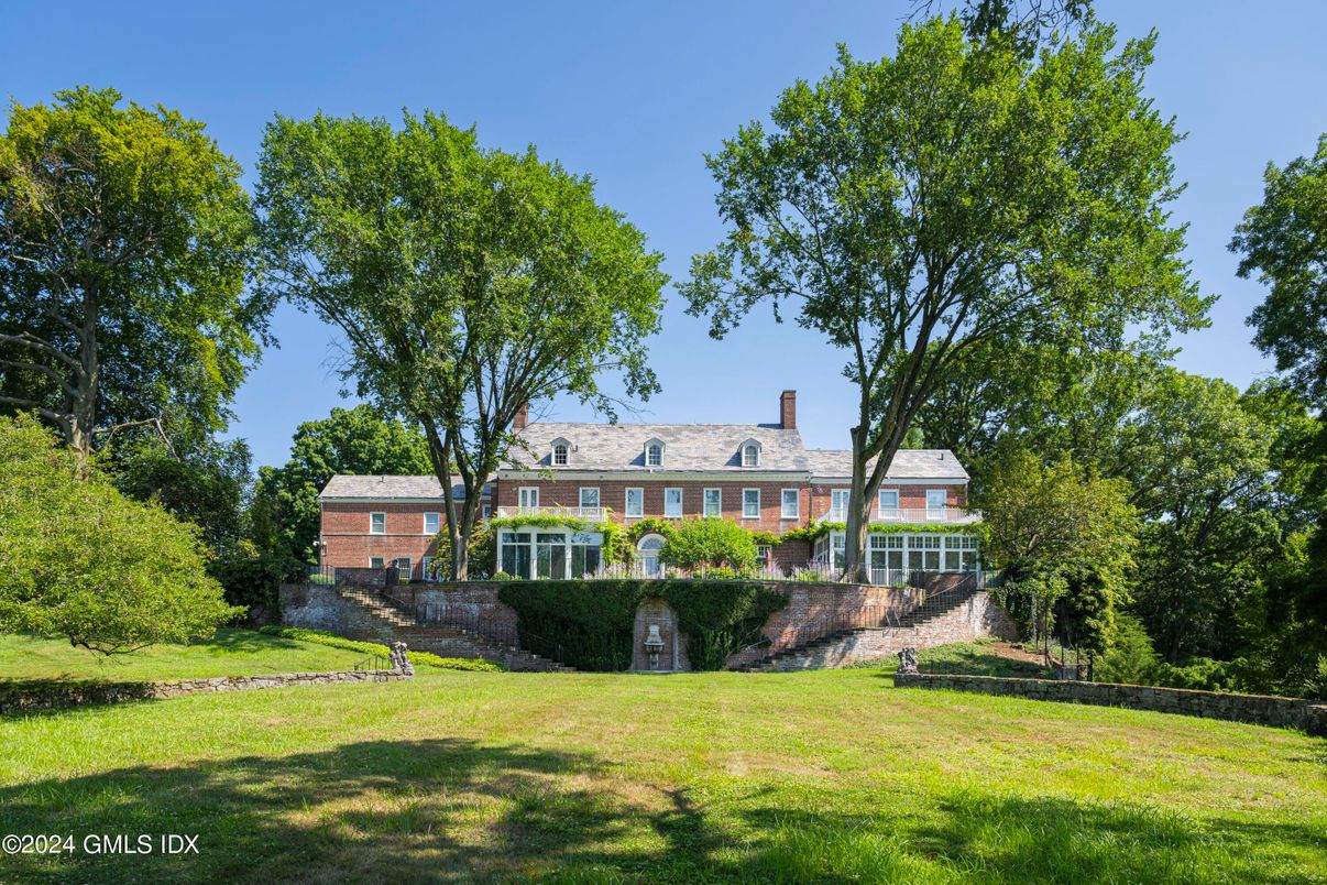 Backyard, Exterior, Facade, Brick Facade, Georgian