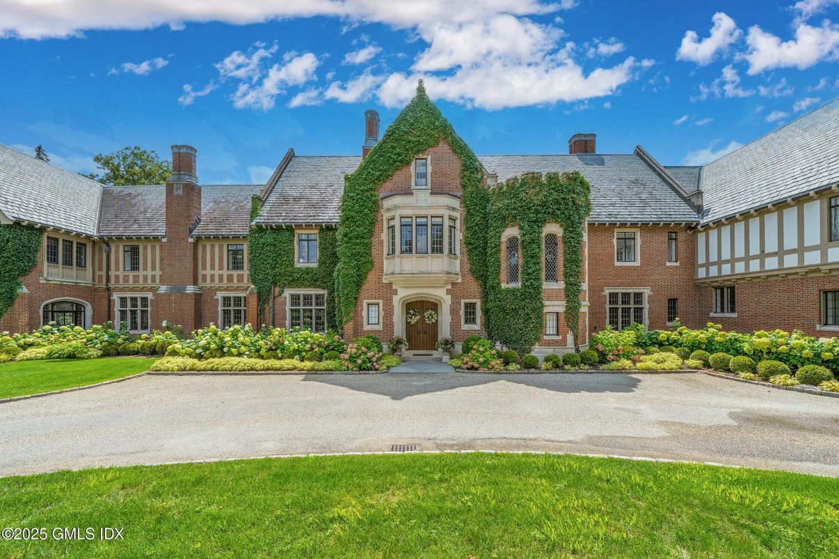 Backyard, Exterior, Facade, Brick Facade, French Provincial