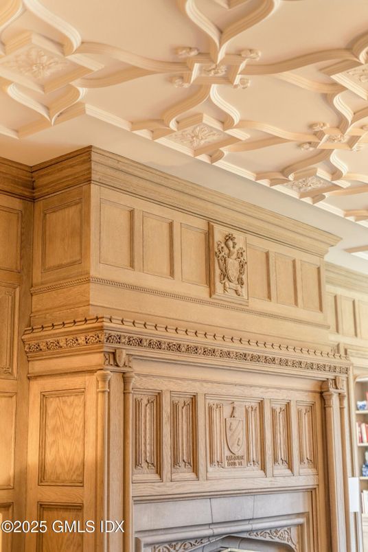 Interior, Piano
