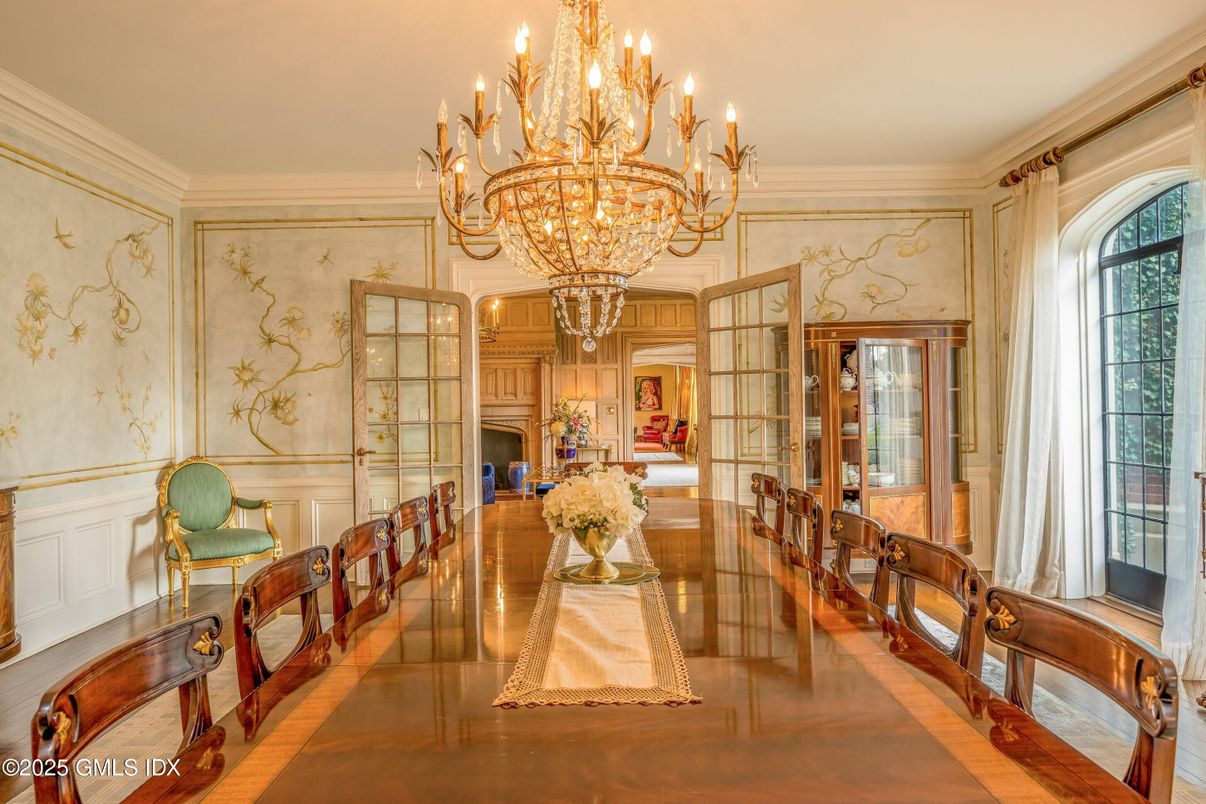 Chandelier, Interior