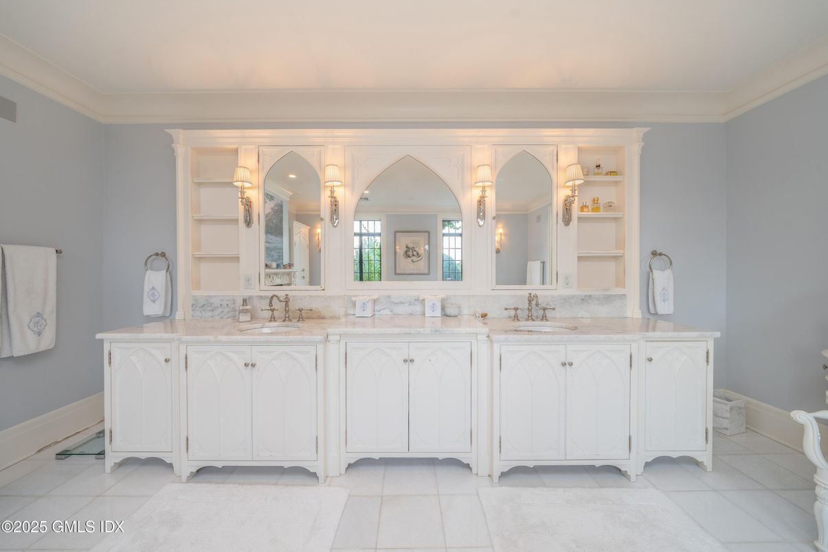 Bathroom, Dual Sink Vanities, Interior