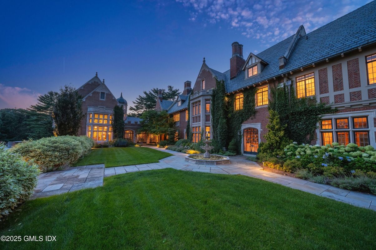 Backyard, Exterior, Facade, Brick Facade, French Provincial