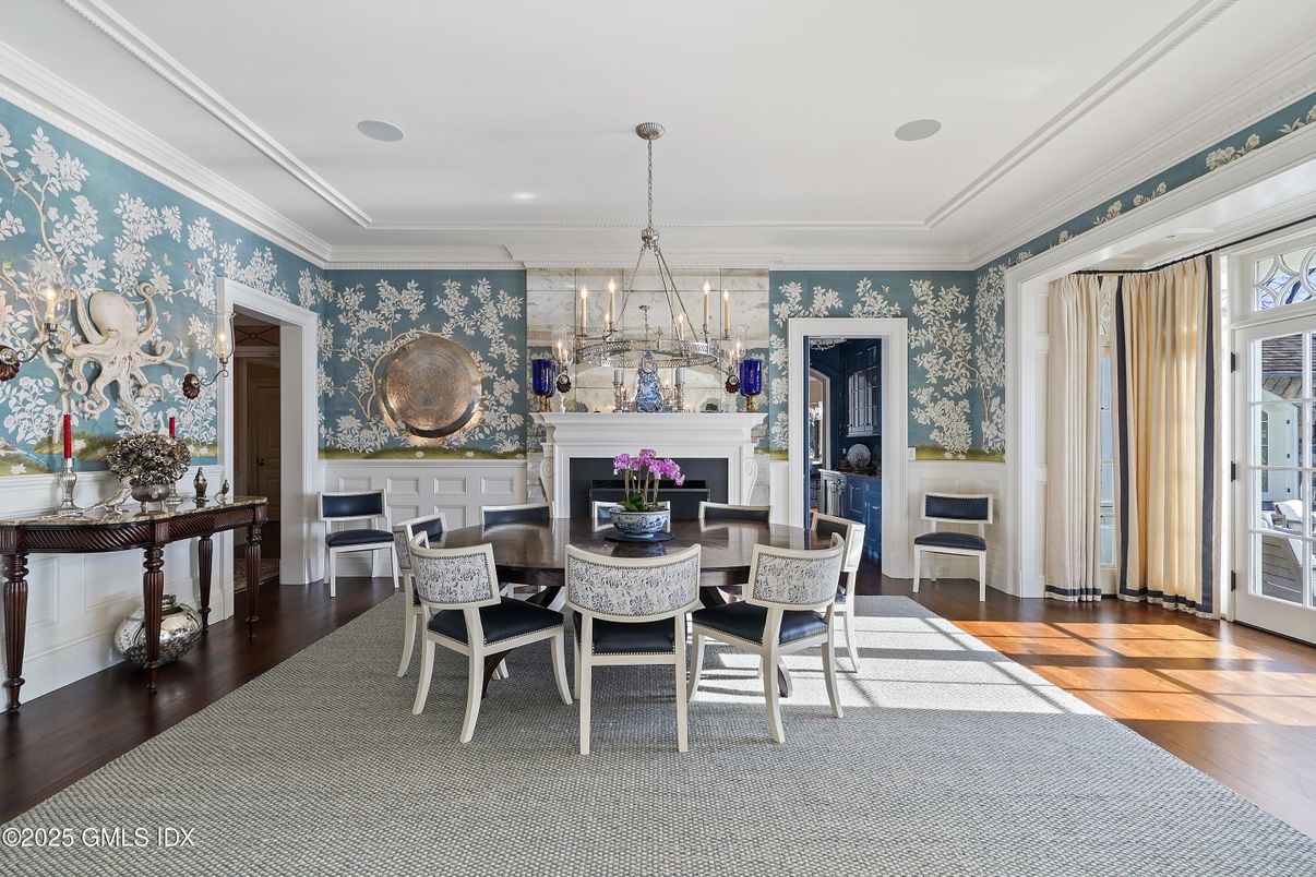 Chandelier, Dining room, Fireplace, Interior, Wood Texture Flooring