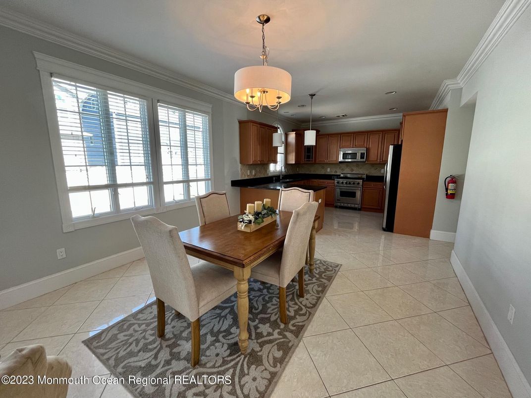 Chandelier, Dining room, Interior, Kitchen, Stainless Steel Appliances
