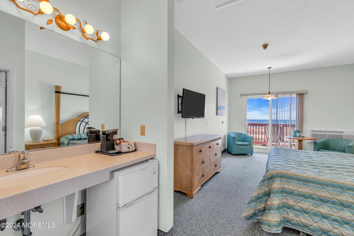 Bedroom, Interior, Pendant Lights
