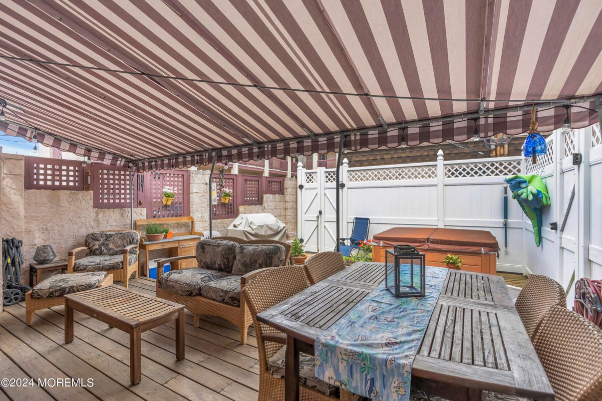 Exterior, Hot Tub, Interior