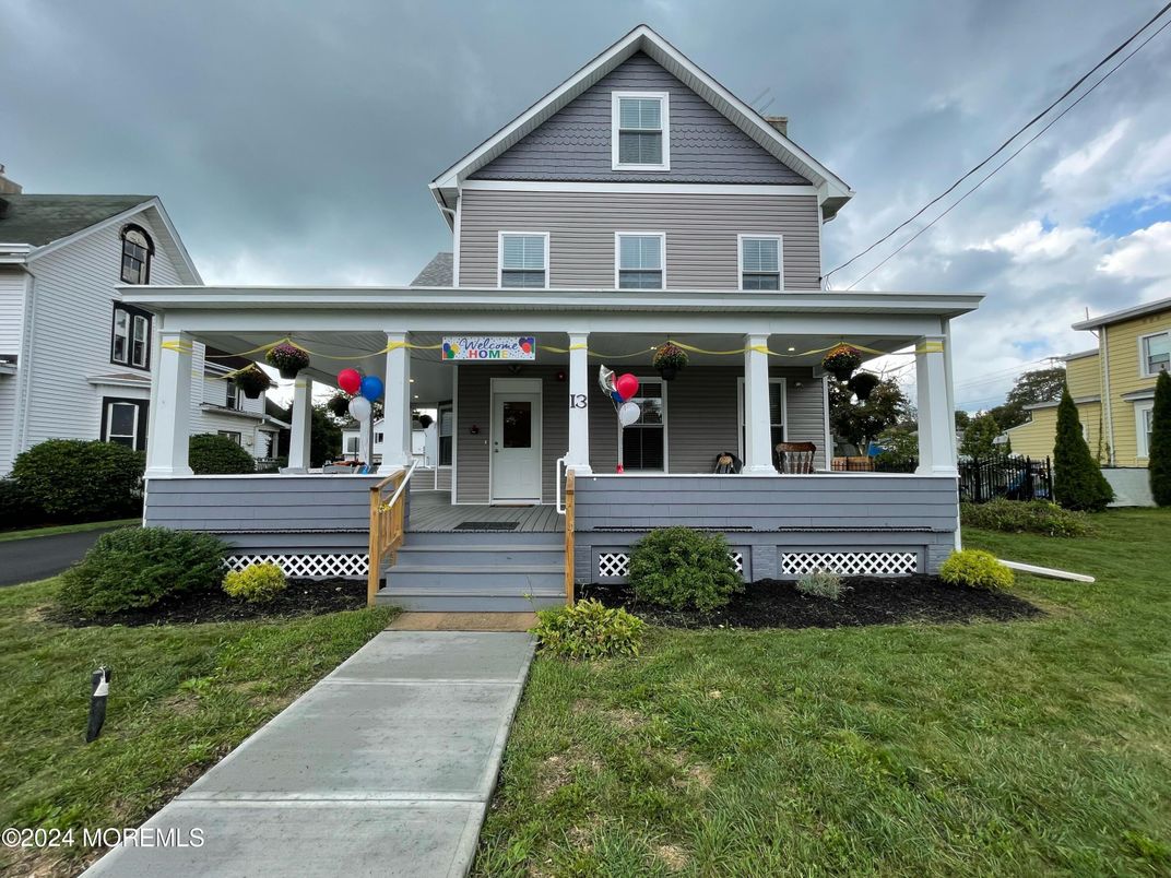 Exterior, Facade, Queen Anne Victorian