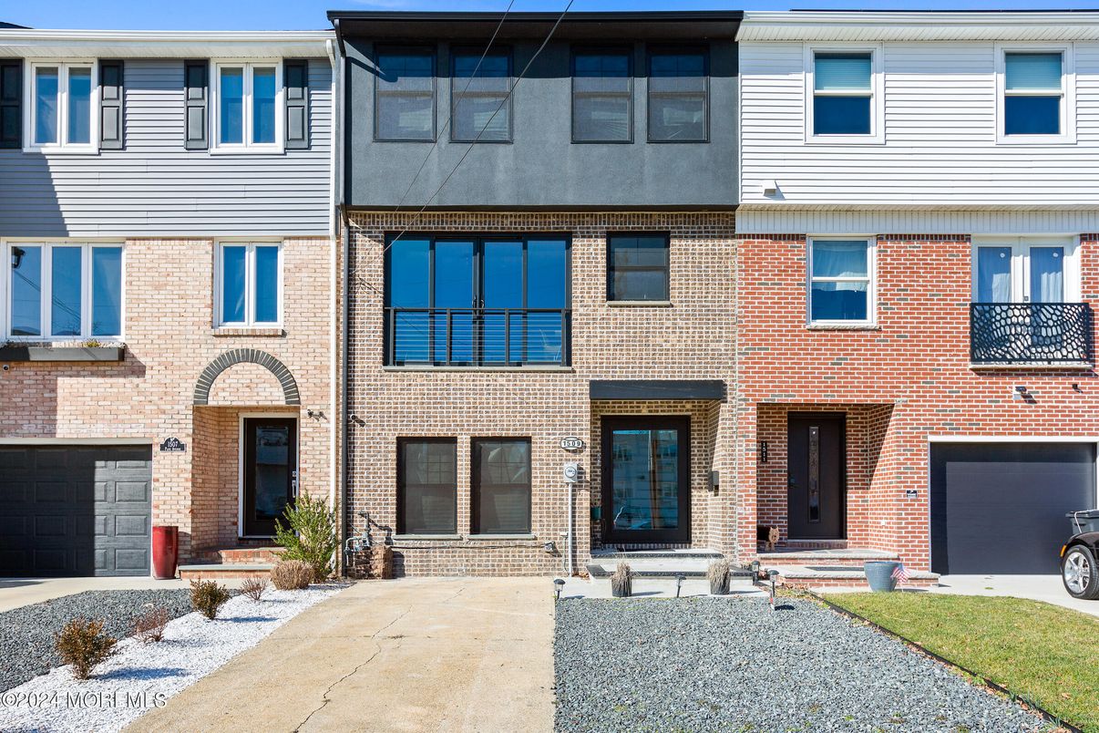 Attached, Exterior, Facade, Brick Facade, Rowhouse